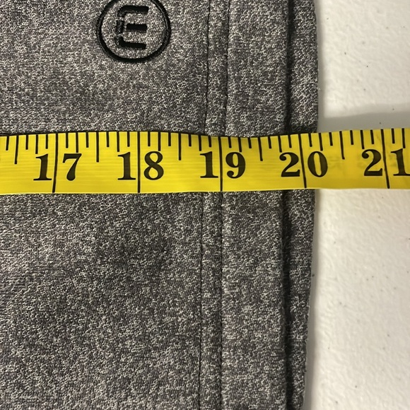 Travis Mathew Rip Me Off Grey Shorts Men's Size L - Picture 8 of 9